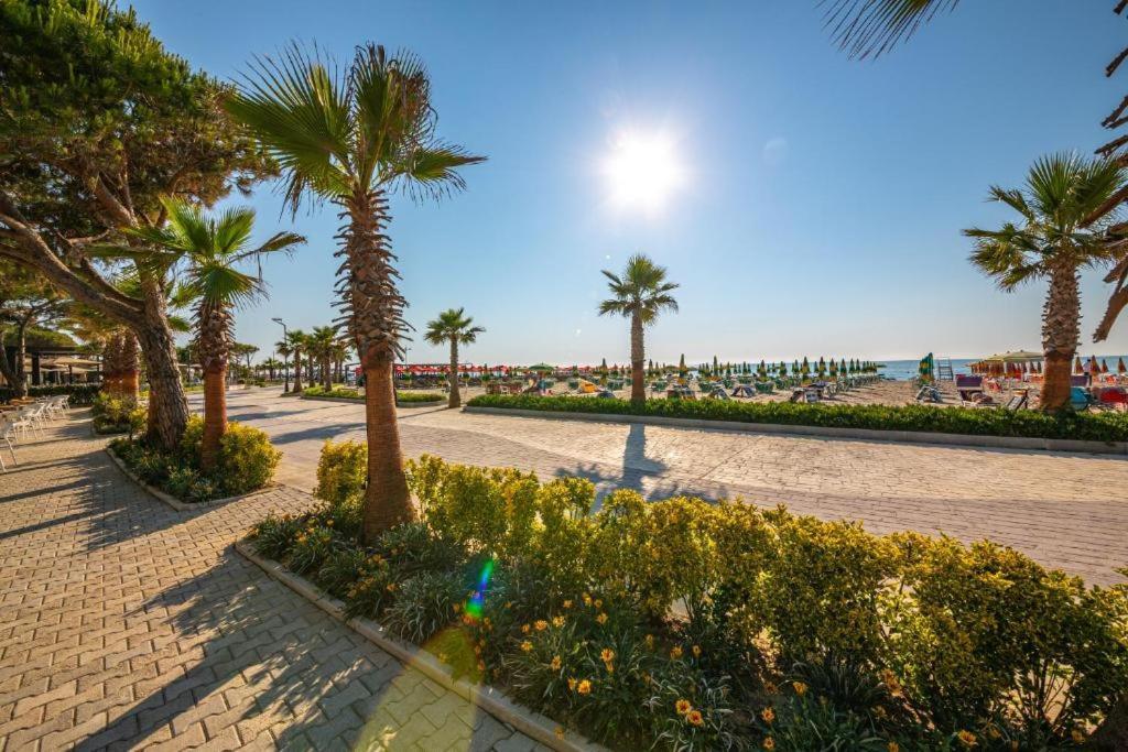 Merar Hotel Голем Экстерьер фото